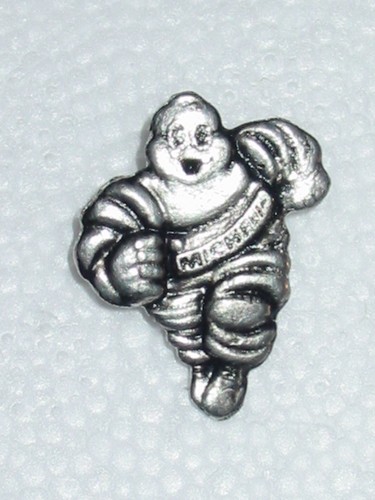 Pin bonhomme michelin - pin's, michelin*