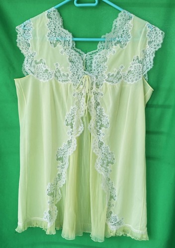 Nuisette couleur jaune pale - couleur,