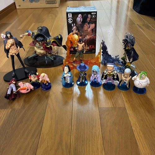 Lot figurines one - lot,