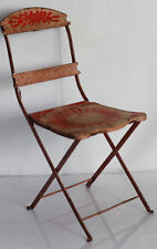 Chaise en métal de poupée