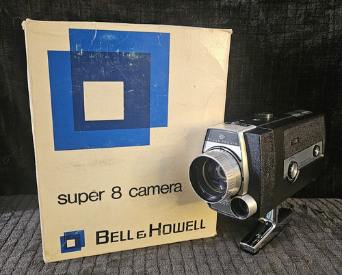 Vintage bell howell super 8 - super,