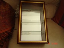 Petite vitrine en bois teinté