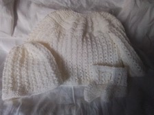 BRASSIERE  BONNET ET CHAUSSONS TAILLE NAISSANCE  NEUF FAIT MAIN