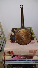 Casserole ancienne en cuivre pendule murale