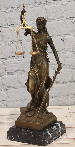 Sculpture bronze lady - en,