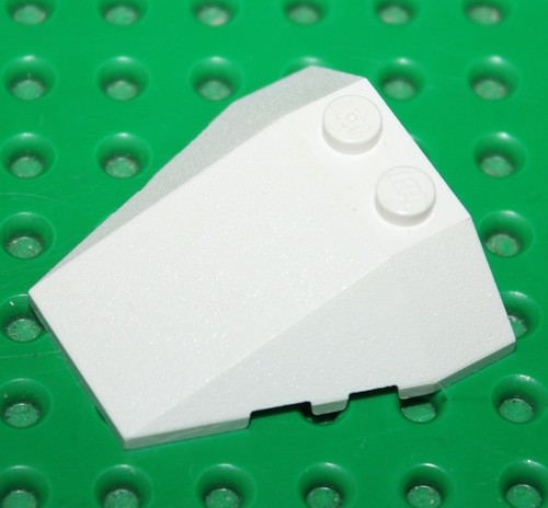 Lego white wedge 4x4 - wedge,