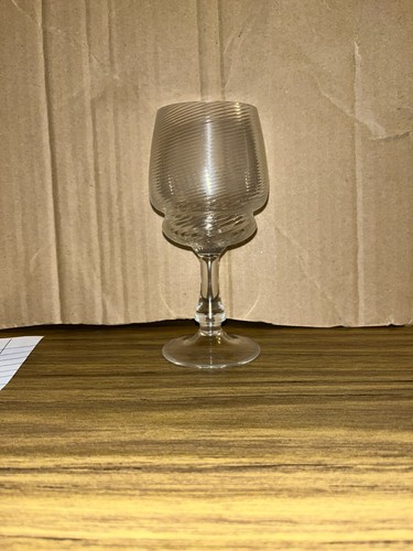 Ancien verre pied - pied,