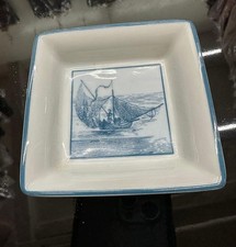 Cendrier carré en porcelaine