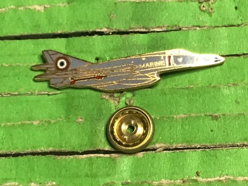 Pins vis super - a, Étendard