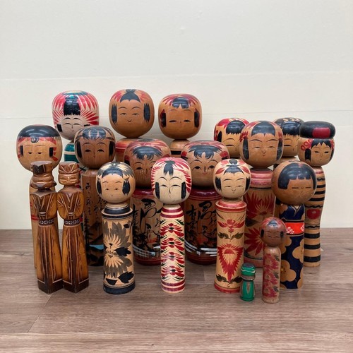 Lot poupées kokeshi - de, 19
