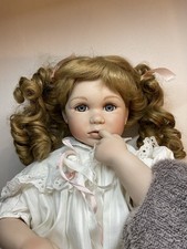 POUPÉE PORCELAINE NUMÉROTÉE