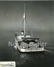 BATEAU vers 1960 thonier timonerie 2 photos 25 x 20 cm par RICHARDS Tacoma USA
