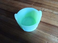 Moutardier opaline petit baquet   signé "Vallerysthal".