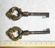 2 Jolies clés anciennes de Meuble, porte d'armoire, bibliothèque...Bronze S 45