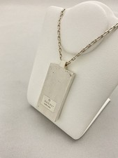 Collier pendentif plaque à