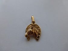 pendentif neuf tête de cheval dans fer à cheval plaqué or poinçon  1,7x1,5cm (di
