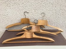 4 anciens cintres en bois /