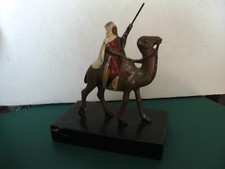 Ancien bédouin guerrier sur chameau -Peint - Métal - Sur socle marbre
