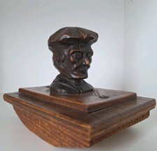 Ancien porte buvard en bois sculpté et gravé Buste Homme Belle taille et patine 