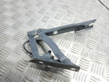 Charnière avant droite capot