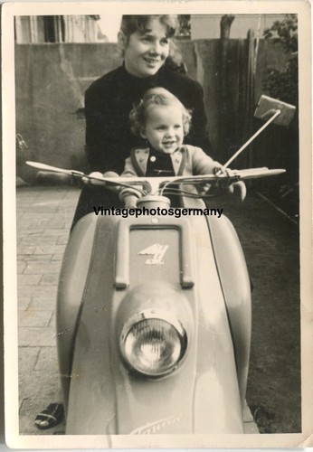 D9517 photo 1960s - photo, woman