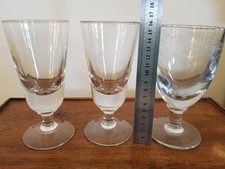 3 anciens gros verres  à