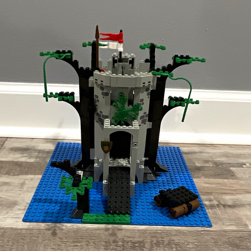 Lego castle forestmen 6077 has - forestmen,