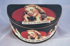 Coca-Cola - BOÎTE DEMI LUNE 9.5 CM H X 17.5 CM X 11 CM NEUF