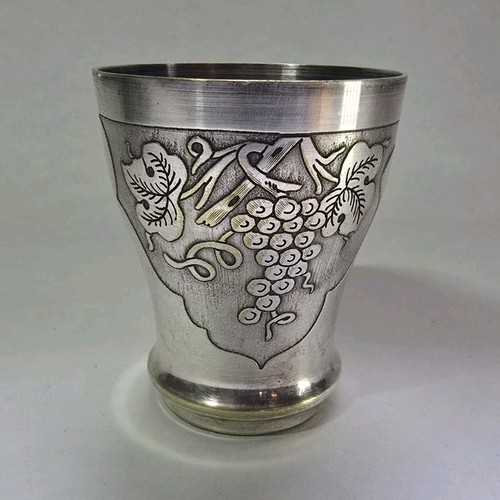 Gobelet métal argenté - , motif