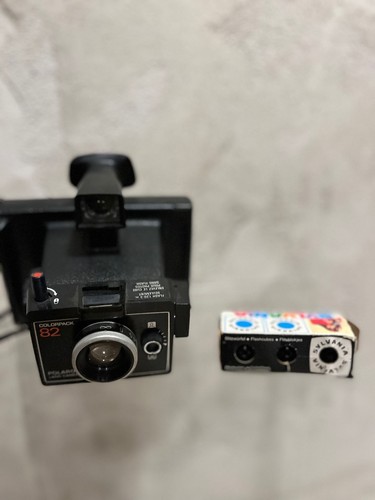 Appareil photo polaroïd color - photo,