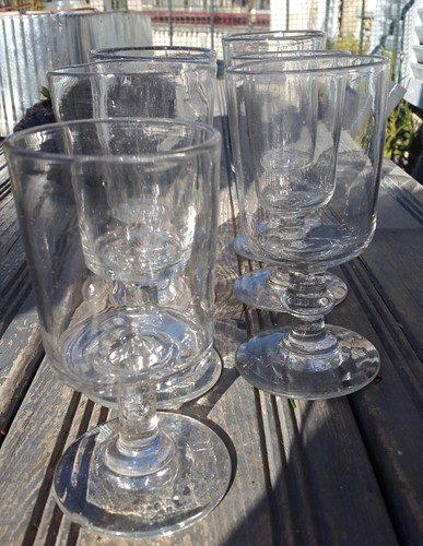 Verres pied en - en, verre