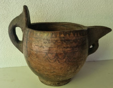 Ancienne cruche en terre cuite à bec verseur et poignée, origine nord africaine