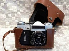 Appareil photo reflex argentique Zenit E avec objectif Industar-50 EXC + étui