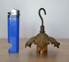 Belle griffe ancienne de tulipe en laiton et avec crochet de suspension
