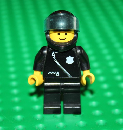 Lego vintage police minifig - lego,