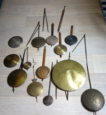 lot de balancier d'horloge et comtoise, fer , bois et bronze