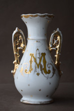 Vase d'autel en porcelaine de