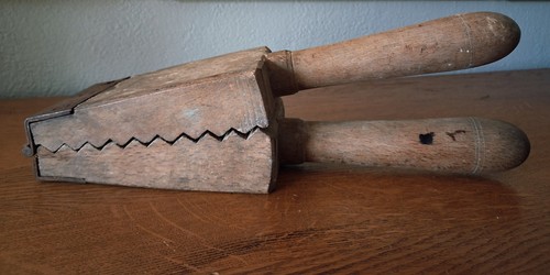 Ancien presse viande - en, bois