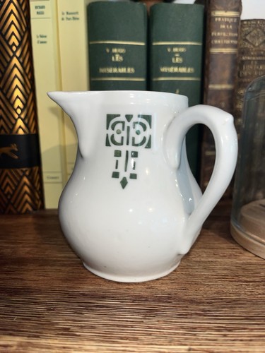 Ancien pot lait ou petit - lait,