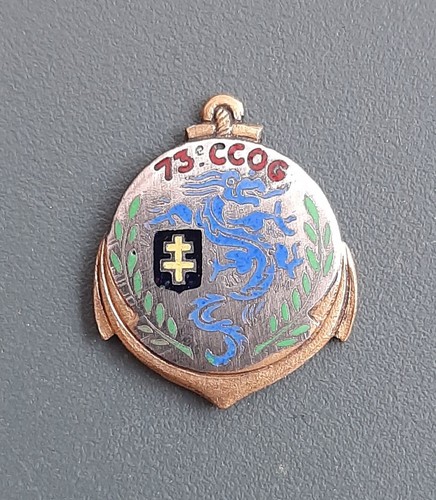 Sans attache insigne - sans,