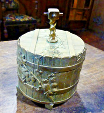 POT A TABAC   cuivre massif  representant un pressoir à vin