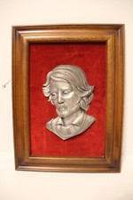 grand cadre buste personnage en etain 42 x 33 cm