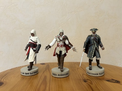 Triple figurines assassin s - triple,