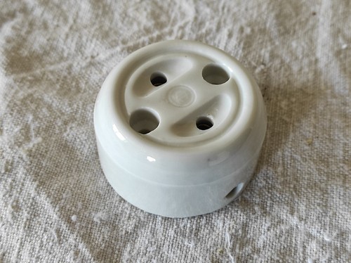 Ancienne prise porcelaine - ancienne,