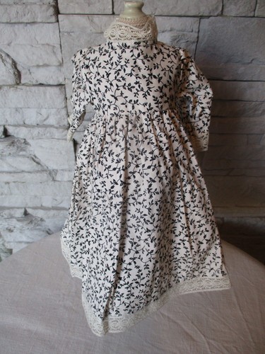 Robe avec dentelle ancienne - dentelle,