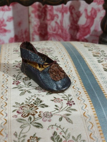 Chaussure ancienne poupée