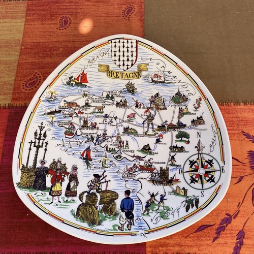 Assiette murale triangulaire