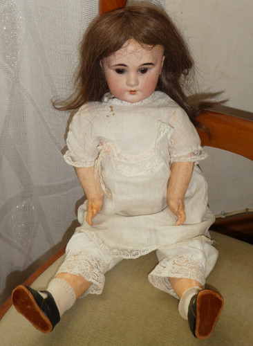 Très jolie poupée ancienne - très,
