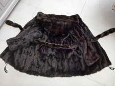 Manteau court a capuche en vison, COULEUR marron