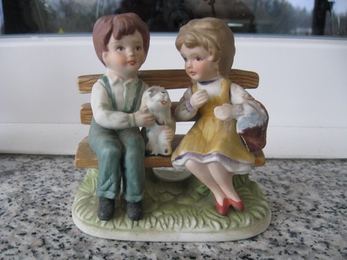 Statuette sujets enfants sur - ,